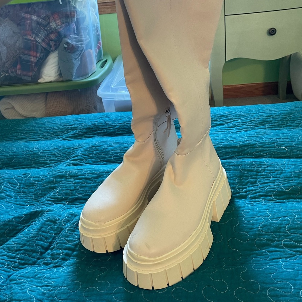 US Size 9 White Bershka Boots